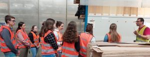 Werksführung BENE Büromöbel BBS Weyer Schule Exkursion Produktionshalle