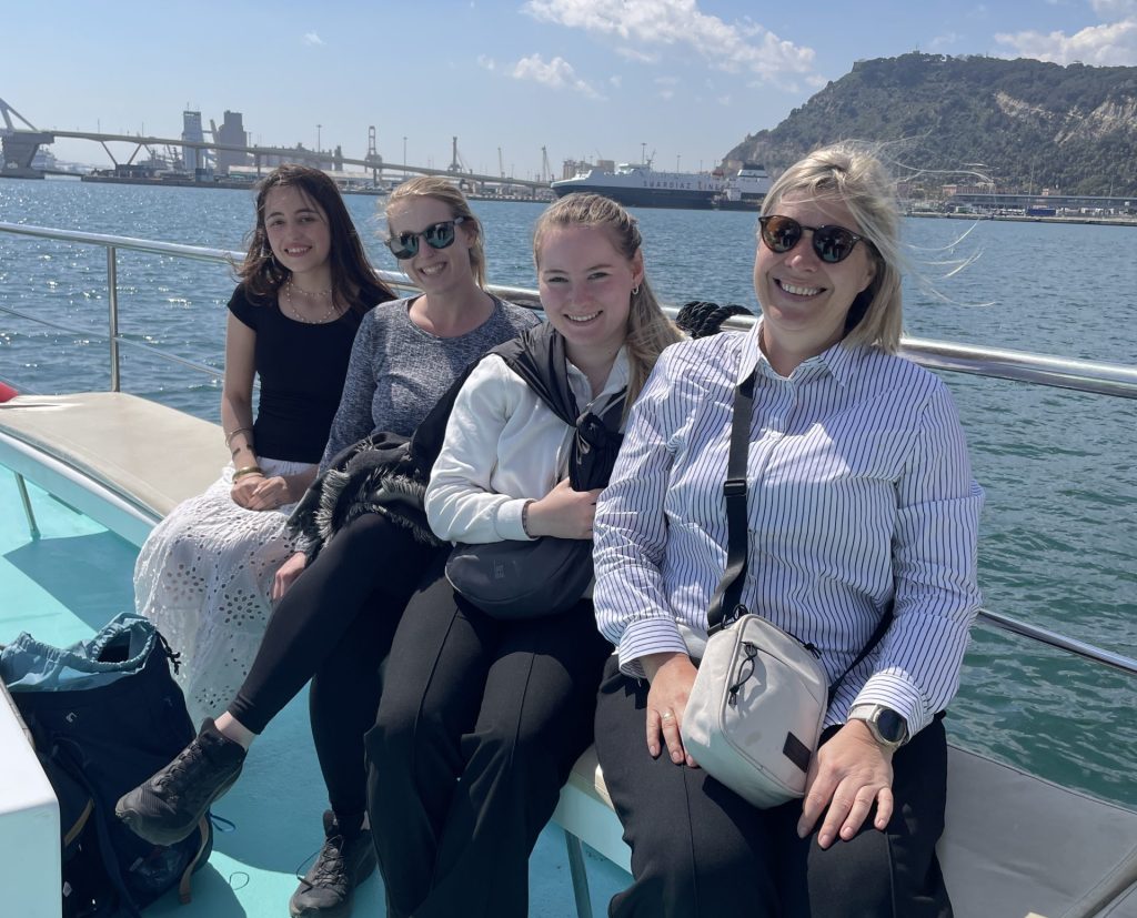 Boot, Hafenrundfahrt, Barcelona, Schülerinnen