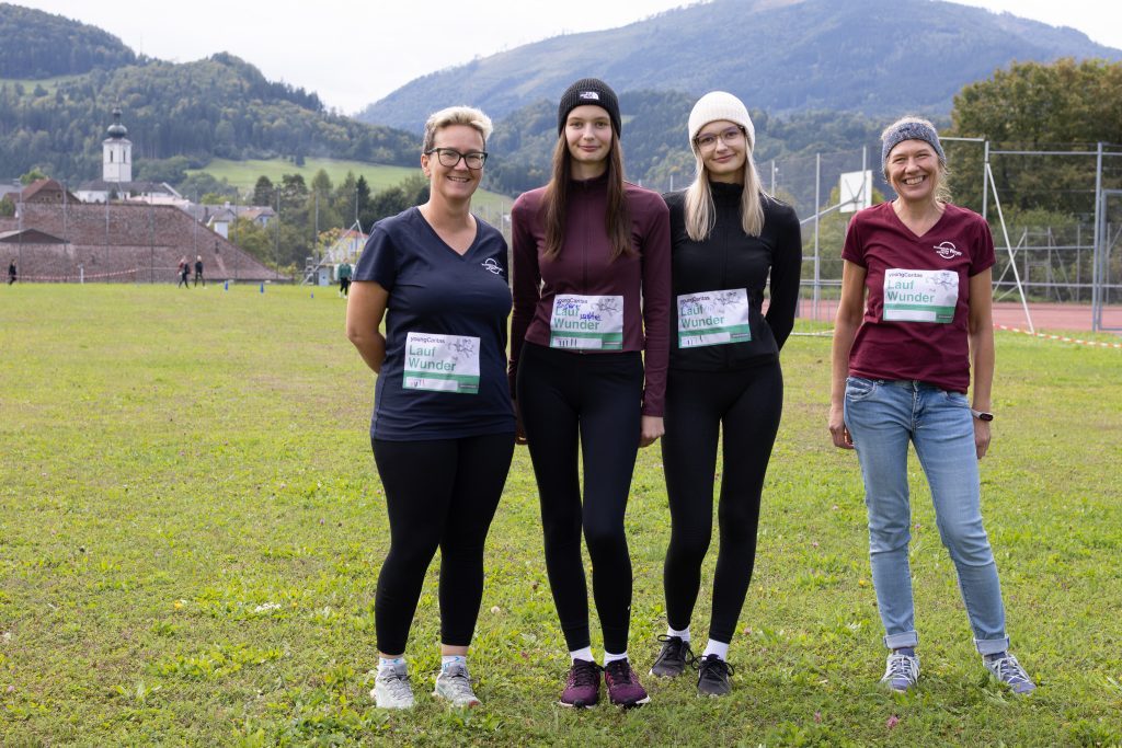 Organisatorinnen, Direktorin und Lehrerin beim Laufwunder